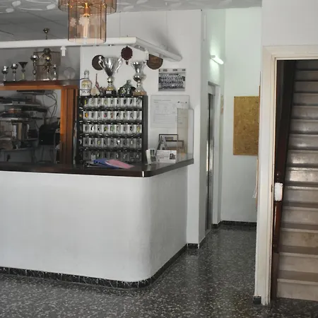 拉科德恩佩佩酒店 2*